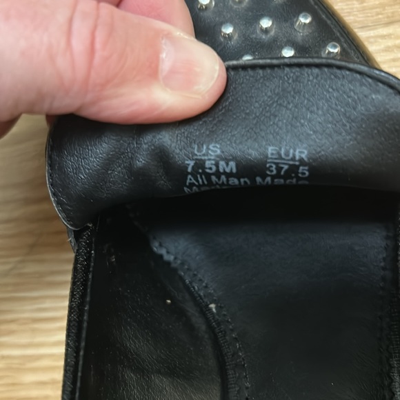 Shoes - Picture 4 of 4